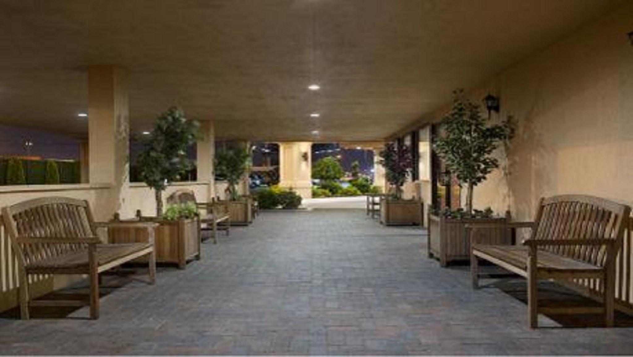 Hotel Wyndham Garden Airport 3*