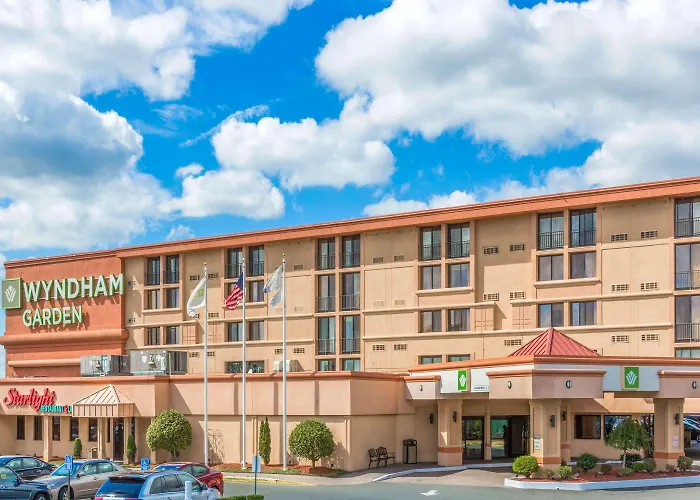 Wyndham Garden Hotel Newark Airport